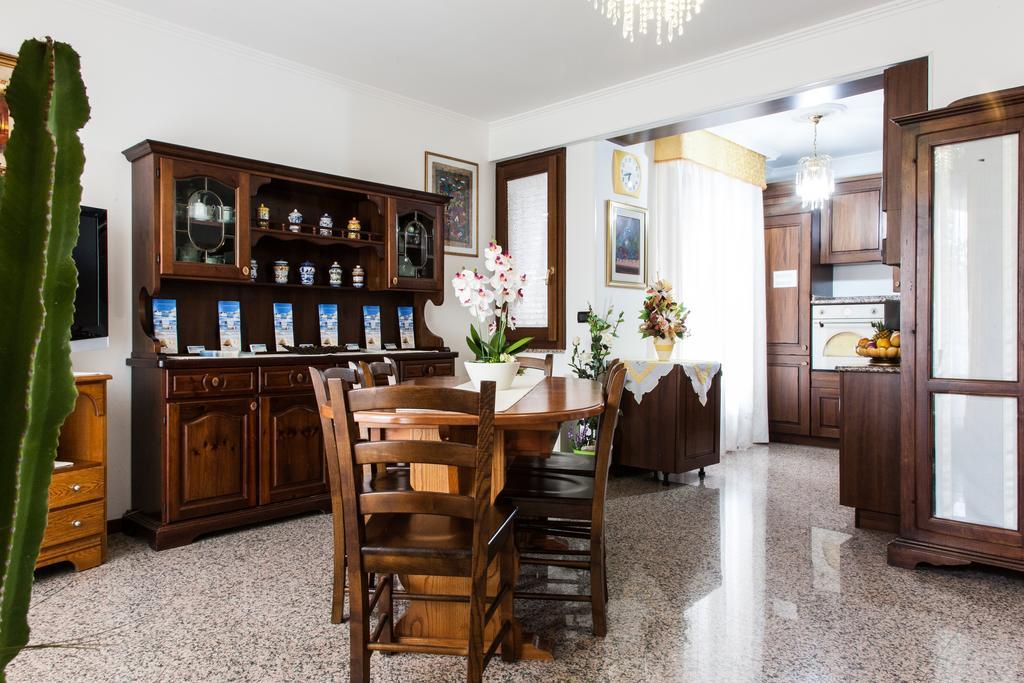 Affittacamere Acquamarina Oristano Buitenkant foto